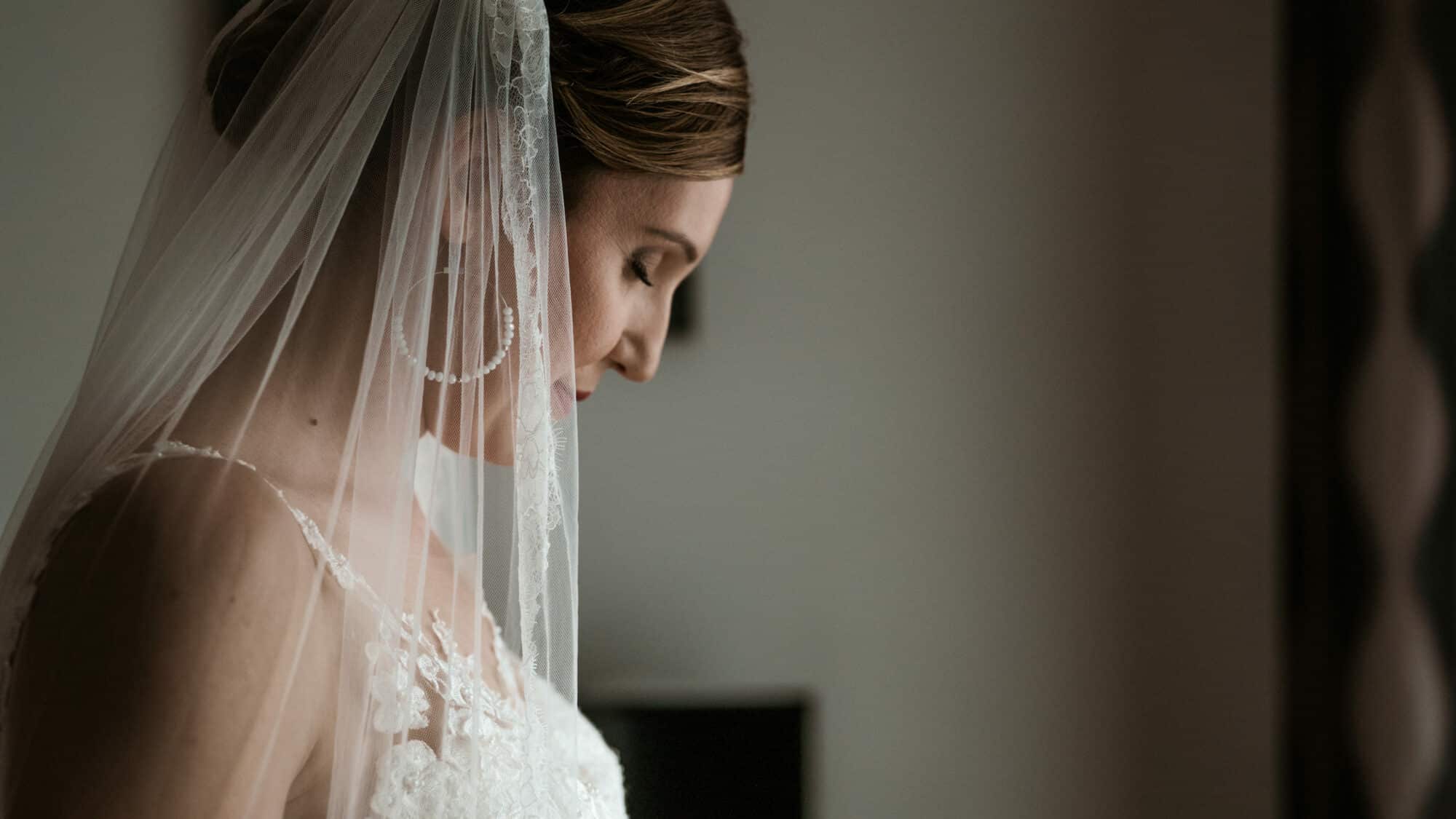 photo couleur d'une mariée lors d'un mariage