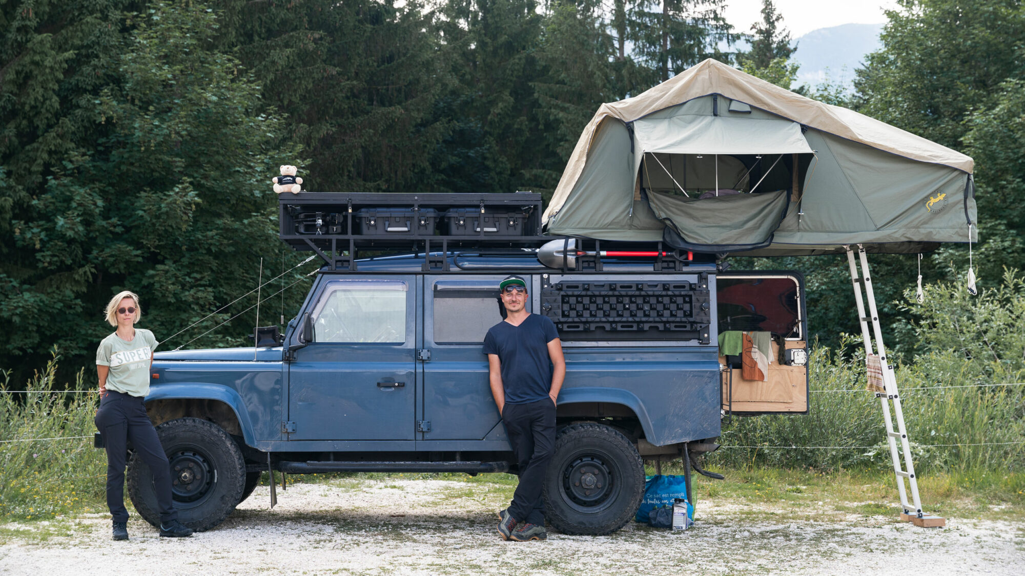 photo de Julie moi et notre 4x4 pendant le voyage